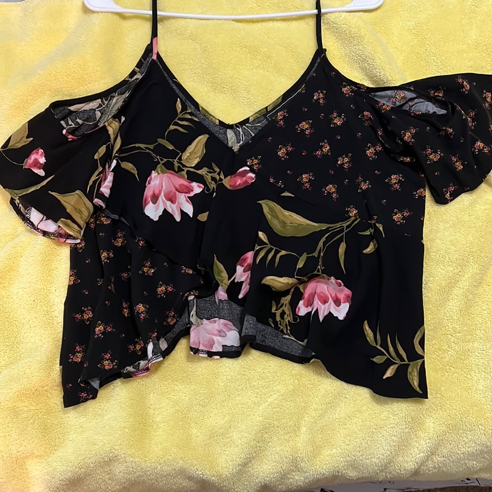 Non stretch material, nice flow,  crop tank